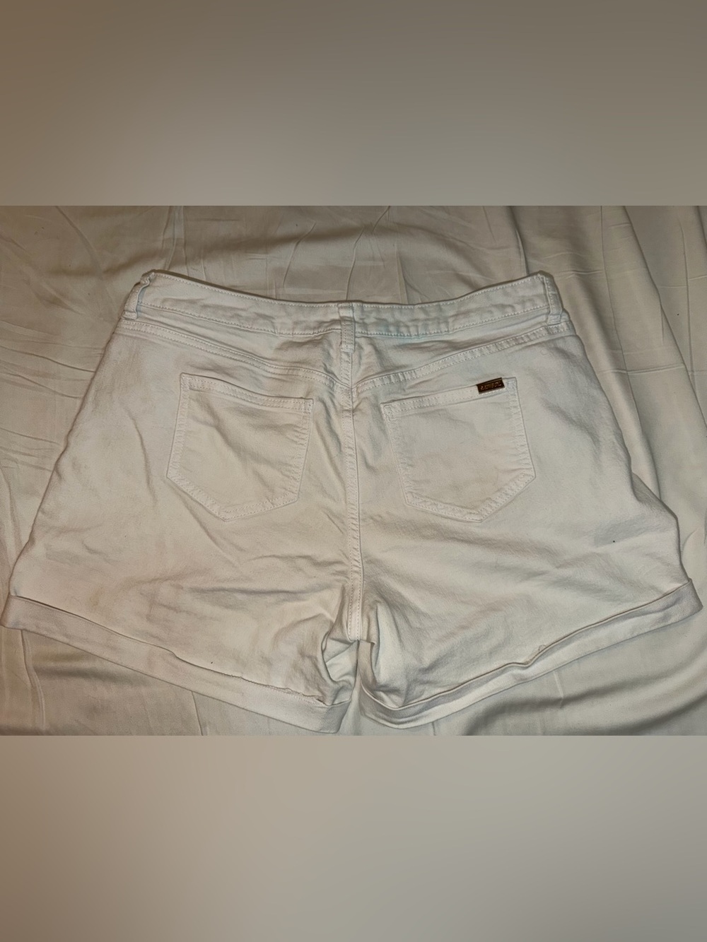 Jennifer Lopez White Rolled-Hem Jean Shorts - Picture 5 of 5